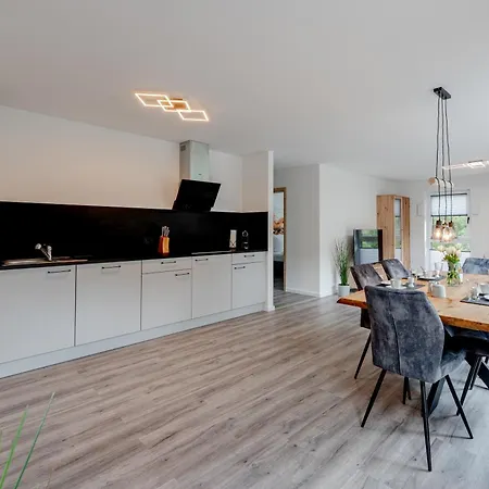 #13 Jsliving Premium - Balkon Mit Aussicht Highspeed Wlan Smart Tv Kostenlose Parkplaetze